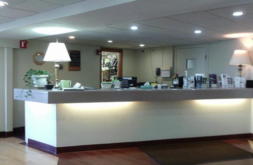 Downtown Hotel | Budget-Friendly Stay at 5th Avenue Inn & Suites
