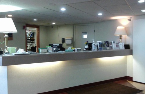 Downtown Hotel | Budget-Friendly Stay at 5th Avenue Inn & Suites