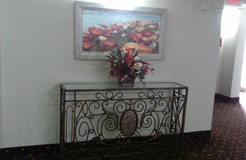 Downtown Hotel | Budget-Friendly Stay at 5th Avenue Inn & Suites