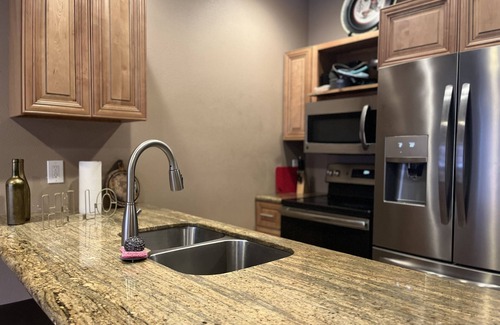 Cliff - Cannon Apartment | Comfortable 5th Avenue Suites Unit 4 with Family-Friendly Amenities