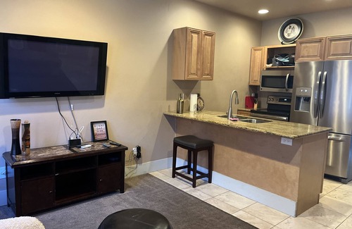 Cliff - Cannon Apartment | Comfortable 5th Avenue Suites Unit 4 with Family-Friendly Amenities