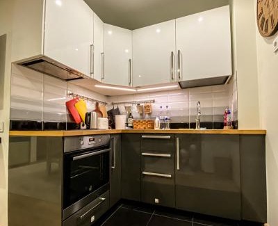 Maskavas Forstate Apartment | Modern 5th Floor Apartment with Free Parking & Self Check-In