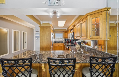 Thomas Drive Condo | Winter Escape: Oceanfront 5th Floor with Spa & Pool