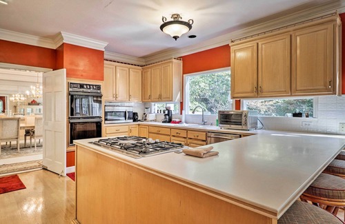 Roswell House | Spacious Executive Home with Deck and Pet-Friendly Perks
