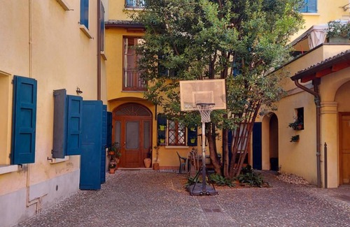 Reggio nell'Emilia Apartment | Top-Rated Family Getaway at Via Jodi 6 - Guest Rated 9.5