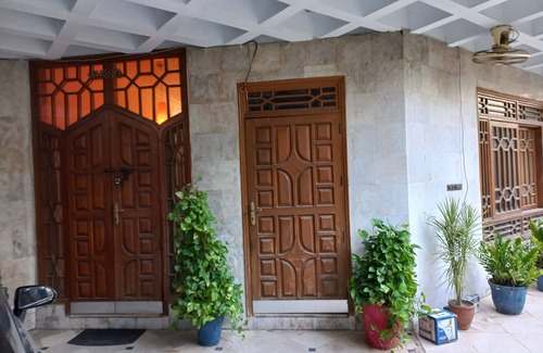 Karachi Villa | Ideal Retreat for Families: 3BR with Spa & Hot Tub