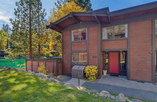Tahoe Tavern House | 6-8 Miles to Palisades|Alpine|Homewood|Walk to TC