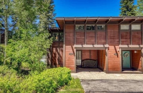 Tahoe Sierra Estates House | Scenic Forest View Home with Pool & Tennis Near Tahoe City