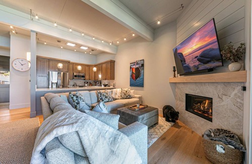Tahoe Tavern House | 6-8 Miles to Palisades|Alpine|Homewood|Walk to TC