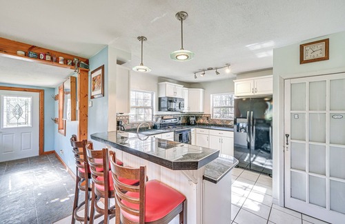 Niles House | 6-Acre Family-Friendly Getaway in Niles!