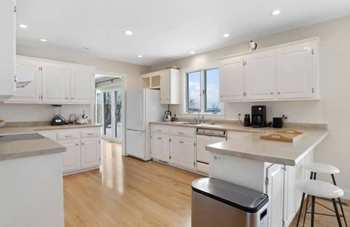Woodbury House | Discover a 6-Acre Country Home with Amazing Lake View