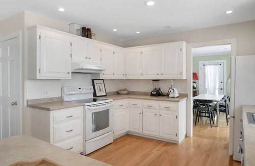 Woodbury House | Discover a 6-Acre Country Home with Amazing Lake View