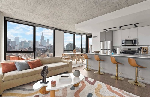 West Loop Apartment | 6 Apts for Groups w/City Views and Luxe Amenities
