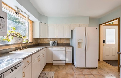 Ewing House | 6-Bdrm Oasis Private Pool, Sesame Place, Princeton