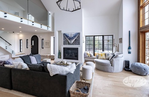 Tiny Cottage | 6 bed 4 bath cottage in Tiny with stunning beach on Georgian Bay!