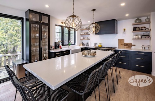 Tiny Cottage | 6 bed 4 bath cottage in Tiny with stunning beach on Georgian Bay!