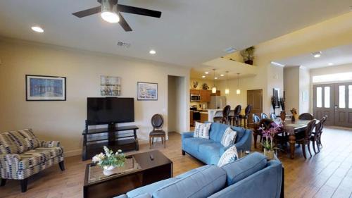 Oviedo Villa | Ideal Retreat for Families and Groups with Great Amenities