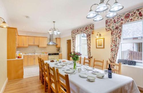 Harlech House | Bright 6-Bed Retreat in Harlech – Perfect for Families