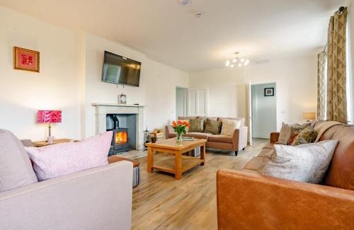 Glenisla House | Inviting 6-Bed Retreat in St Andrews with Hot Tub Access