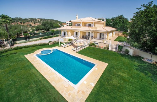 Pata de Cima Villa | Elegant 6-Bed Villa with Private Pool & Ocean View