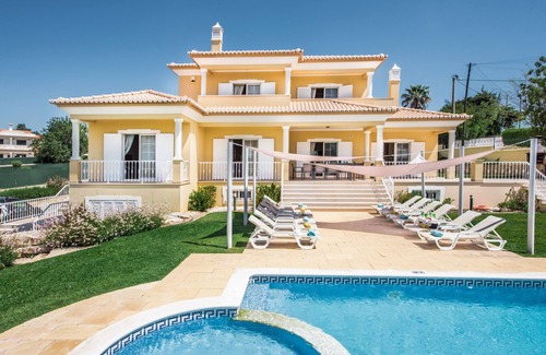 Pata de Cima Villa | Elegant 6-Bed Villa with Private Pool & Ocean View