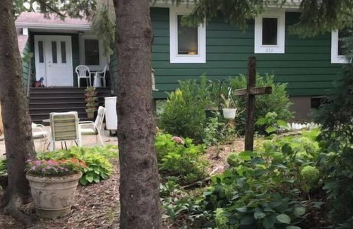 West Chicago House | Spacious Spring Retreat with Hot Tub & Fireplace, Rated 10/10