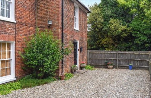 Sittingbourne Cottage | 6 bedroom accommodation in Sittingbourne, near Faversham