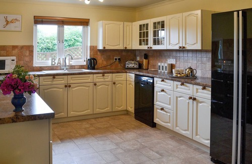 Exbourne Cottage | Exceptional 6 Bedroom Retreat in Exbourne with Hot Tub