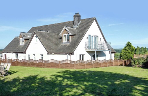Exbourne Cottage | Exceptional 6 Bedroom Retreat in Exbourne with Hot Tub