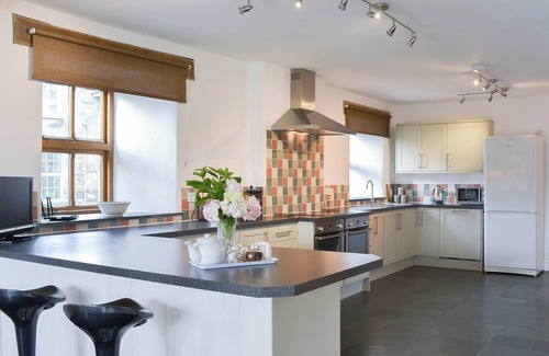 Camelford Cottage | Inviting 6 Bedroom Accommodation with Oceanfront Views