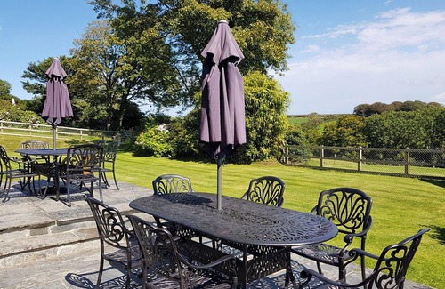 Camelford Cottage | Inviting 6 Bedroom Accommodation with Oceanfront Views