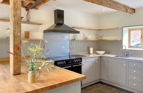 Oxborough Cottage | Escape to a Scenic Retreat with Wildlife and Family-Friendly Amenities