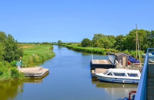 Irstead Cottage | 6 bedroom accommodation in Martham