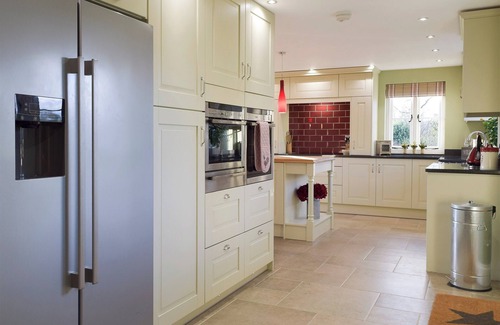 Eglwyswrw Cottage | Spacious 6 Bedroom Retreat in Eglwyswrw, Near Cardigan