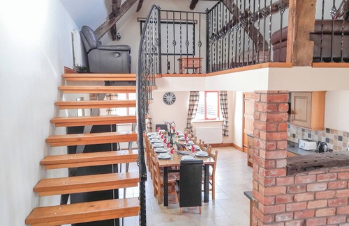 Newtown Cottage | Exceptional 6-Bedroom Retreat in Newtown with Spa & Hot Tub