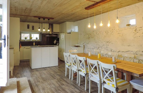 Martinski House | Spacious 6-Bedroom Accommodation in Labin with Spa Access