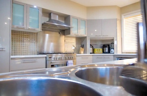 The Entrance North House | Beach & Lake Oasis: 6 Bedroom Retreat with Ocean Views