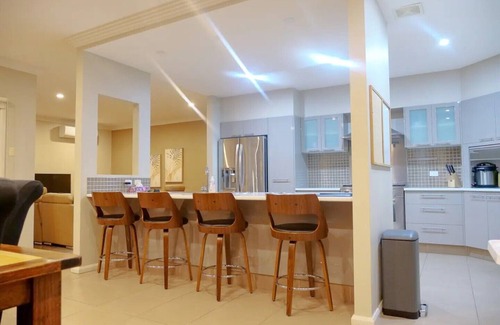 The Entrance North House | Beach & Lake Oasis: 6 Bedroom Retreat with Ocean Views