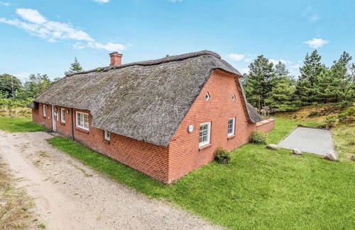 Sønderstrand House | Spacious 6 Bedroom Accommodation in Scenic Rømø