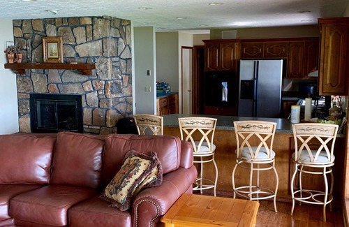 Shell Knob House | Inviting 6 Bedroom Lake Front Home at Table Rock Lake