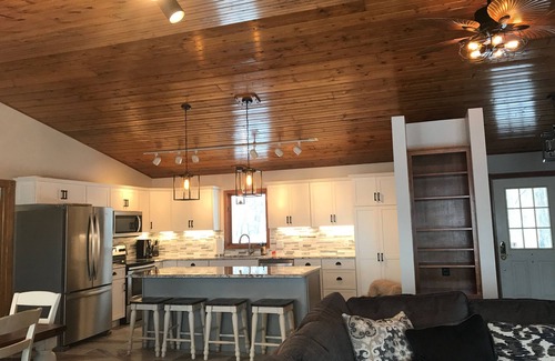 Paw Paw House | Ideal 6 Bedroom House on Lake Cora with Hot Tub & Dock