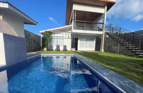 Barrio Dora House | 6-bedroom house with an amazing Volcano's view, near of la fortuna downtown.