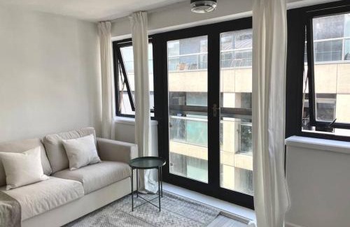 Bunhill Apartment | Spacious 3-Apartment Complex Ideal for Group Getaways