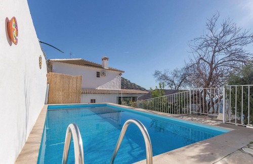 Iznajar House | Exceptional 6-Bedroom Retreat in Iznájar with Pool & Spa