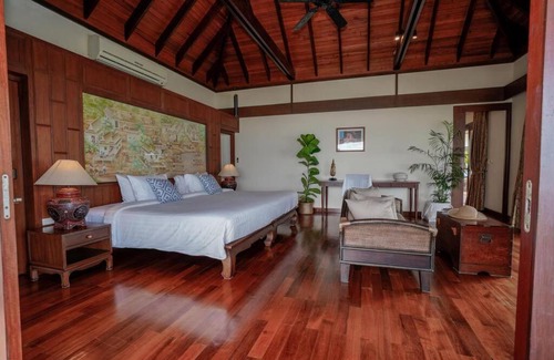 Mae Nam House | Elegant 6 Bedroom Villa with Pool in Exclusive Resort
