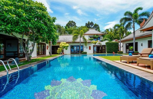 Mae Nam House | Elegant 6 Bedroom Villa with Pool in Exclusive Resort