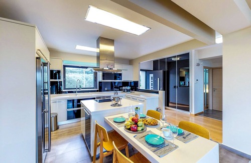 Kontomari Villa | Exclusive 6 Bedroom Villa with Private Heated Pool in Chania