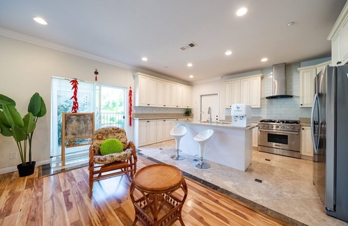 Monterey Park House | Inviting 6-Bedroom May House Near Chinatown with Breakfast