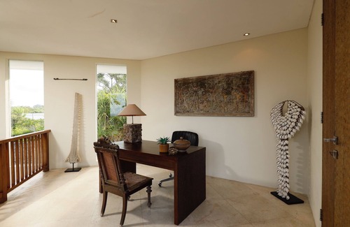 Taman Griya Villa | Private Pool Paradise: 6 Bedrooms in Jimbaran Hill Top
