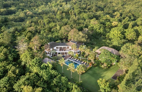 Taman Griya Villa | Private Pool Paradise: 6 Bedrooms in Jimbaran Hill Top